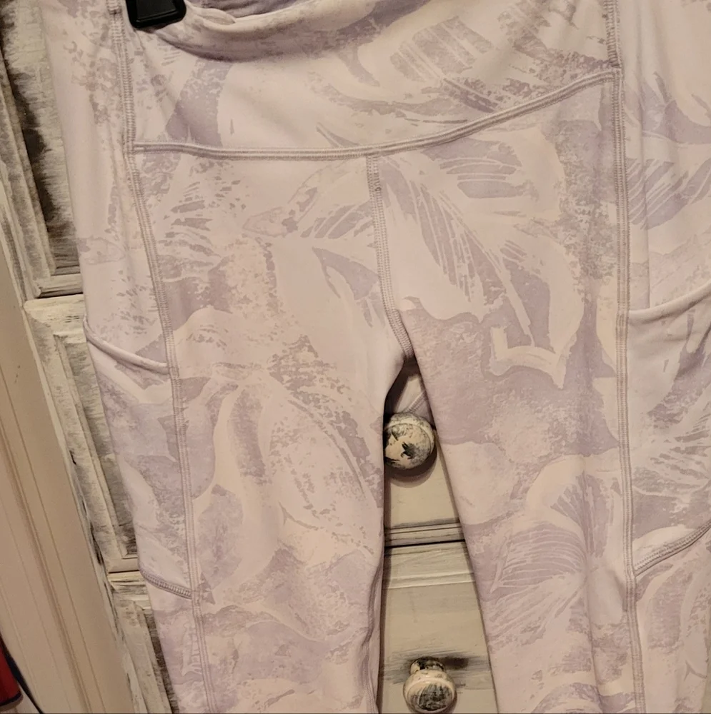 Lululemon - Picture 4 of 5